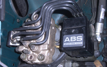 Hoe werkt een ABS systeem?