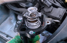 Thermostaat auto kapot – Symptomen, kosten en tips